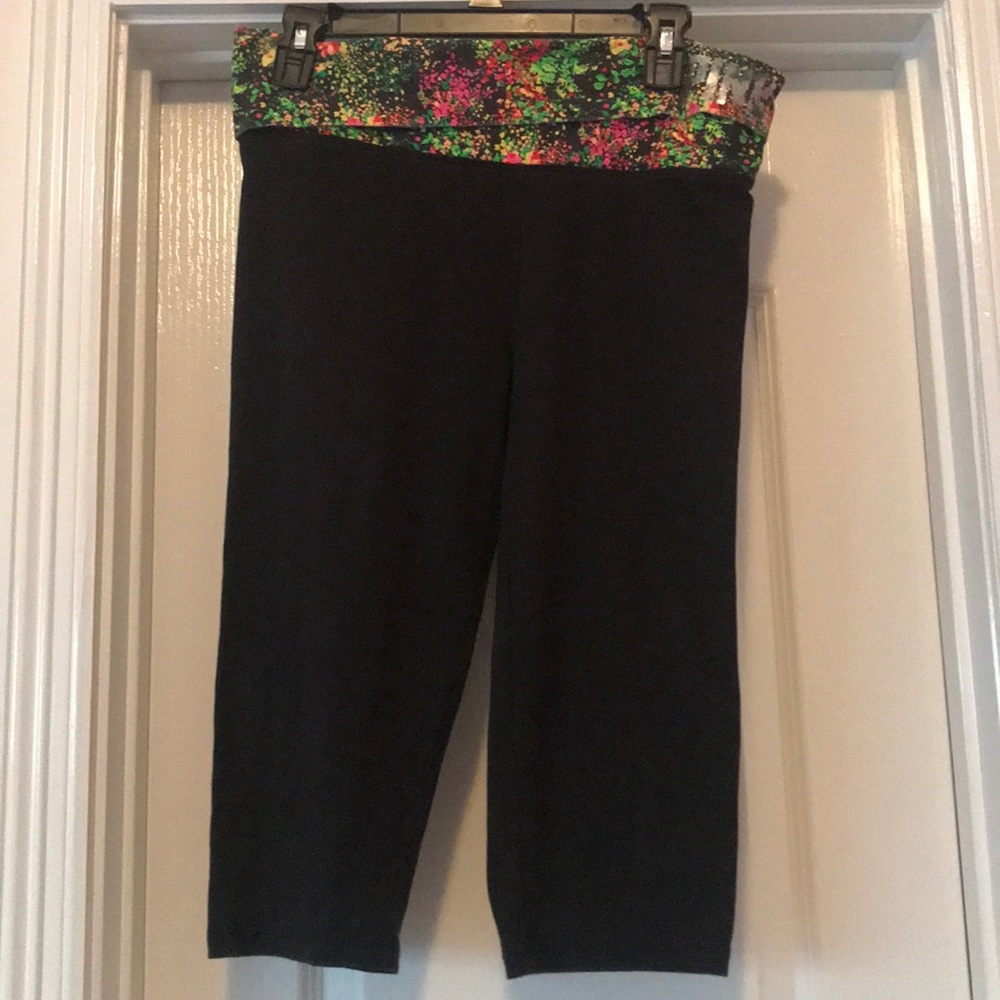 PINK knee crop leggings
